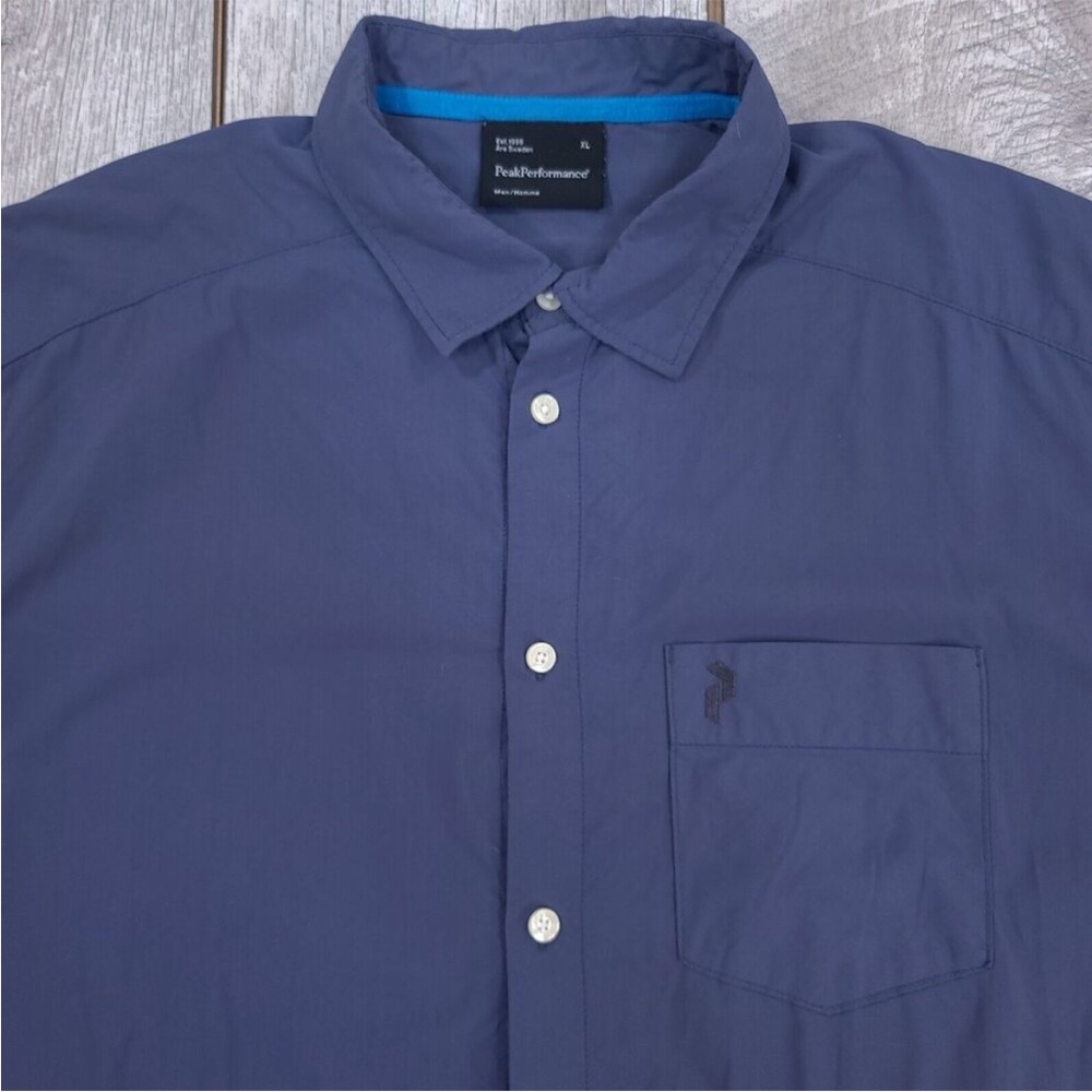 peak performance button down - Picture 3 of 5